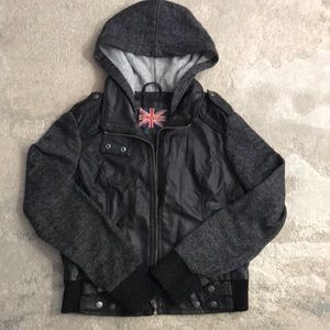 Leather jacket with warm sleeves